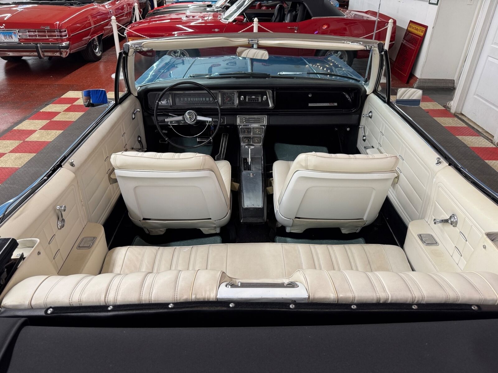 Chevrolet-Impala-1966-Convertible-35