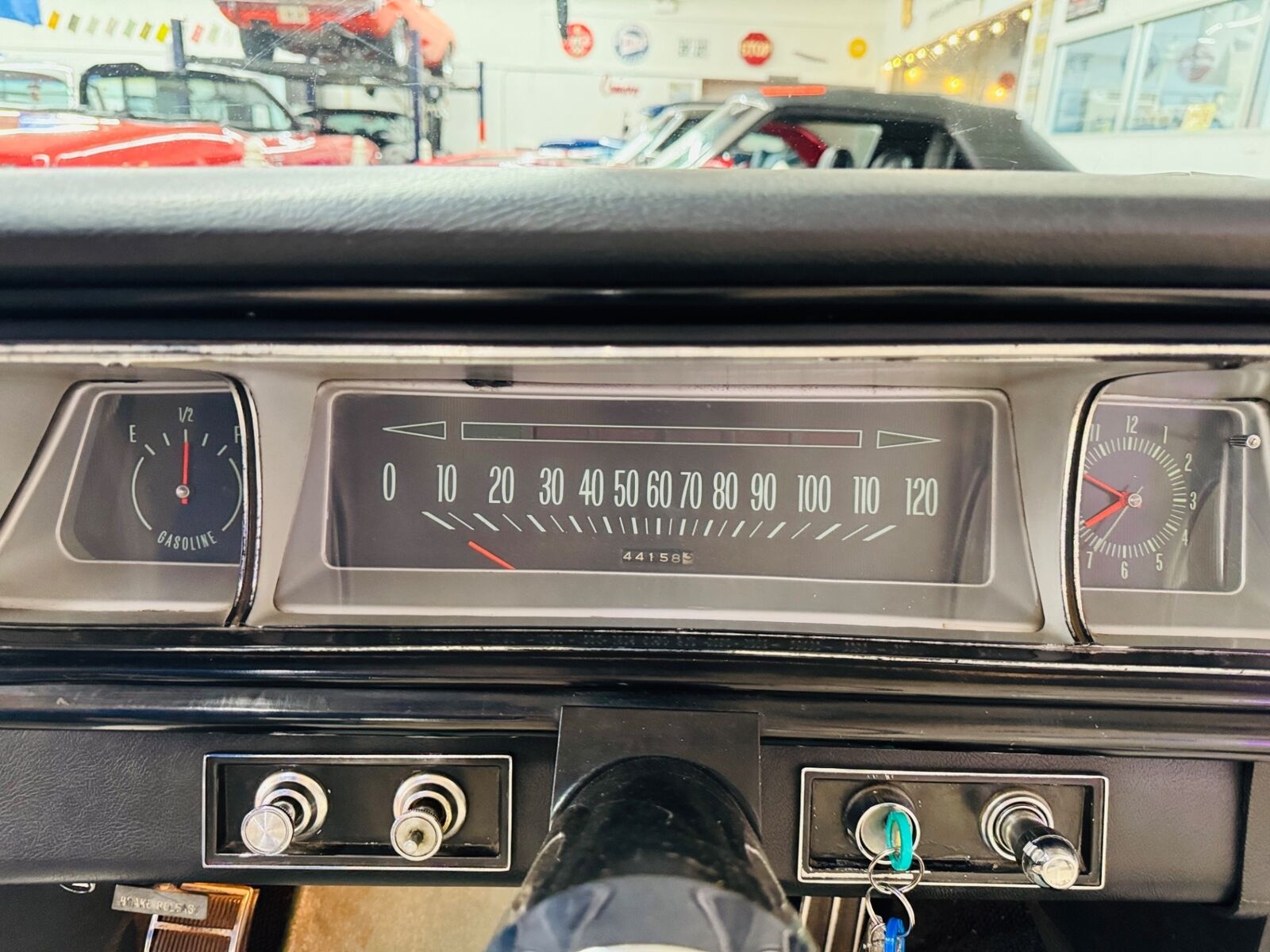 Chevrolet-Impala-1966-Convertible-38
