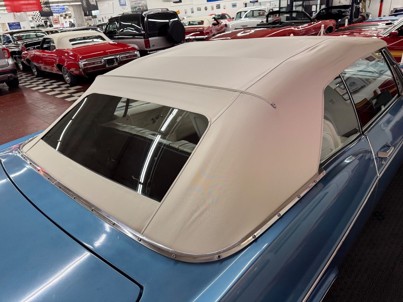 Chevrolet-Impala-1966-Convertible-7