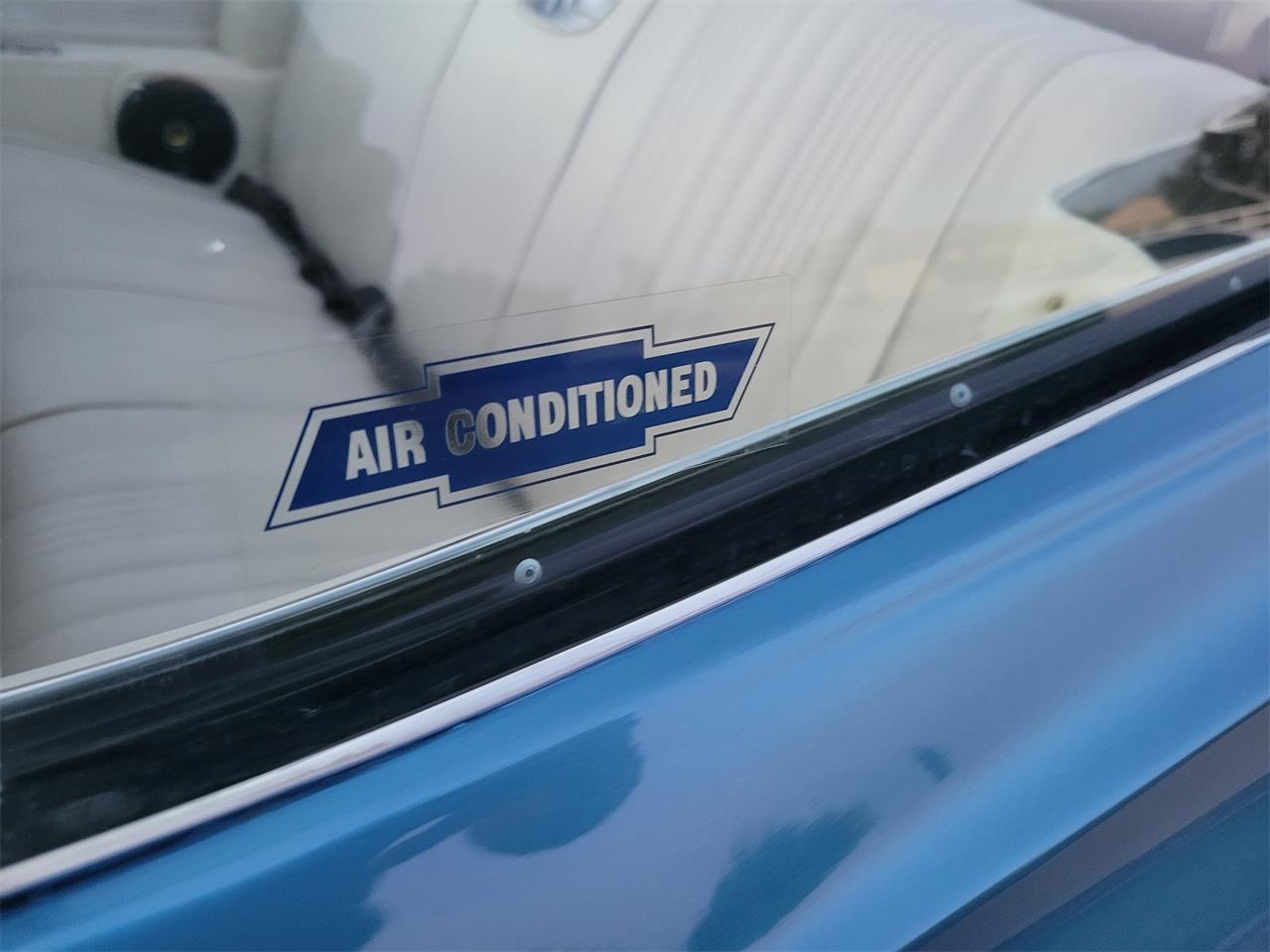 Chevrolet-Impala-1967-Blue-White-Blue-15