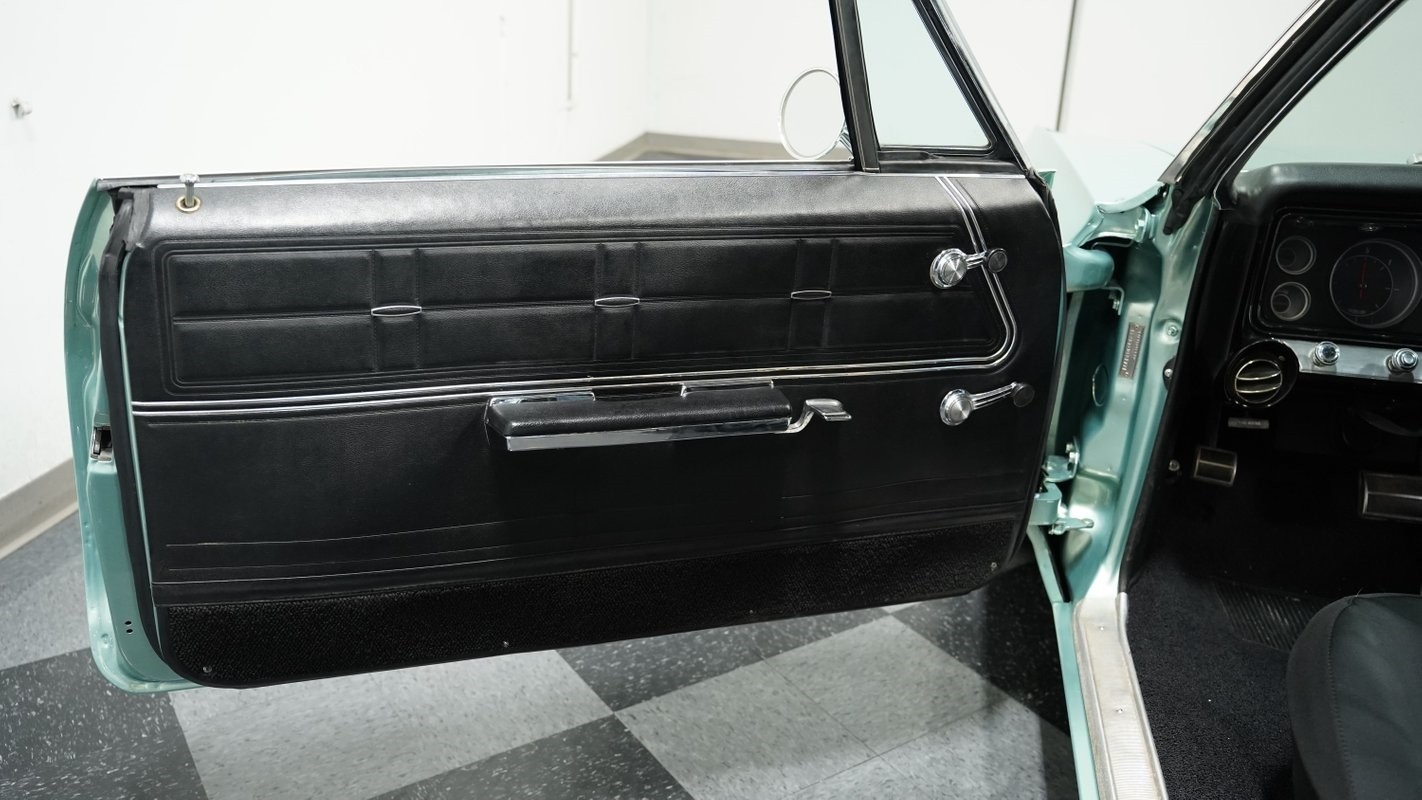 Chevrolet-Impala-1967-Hardtop-29