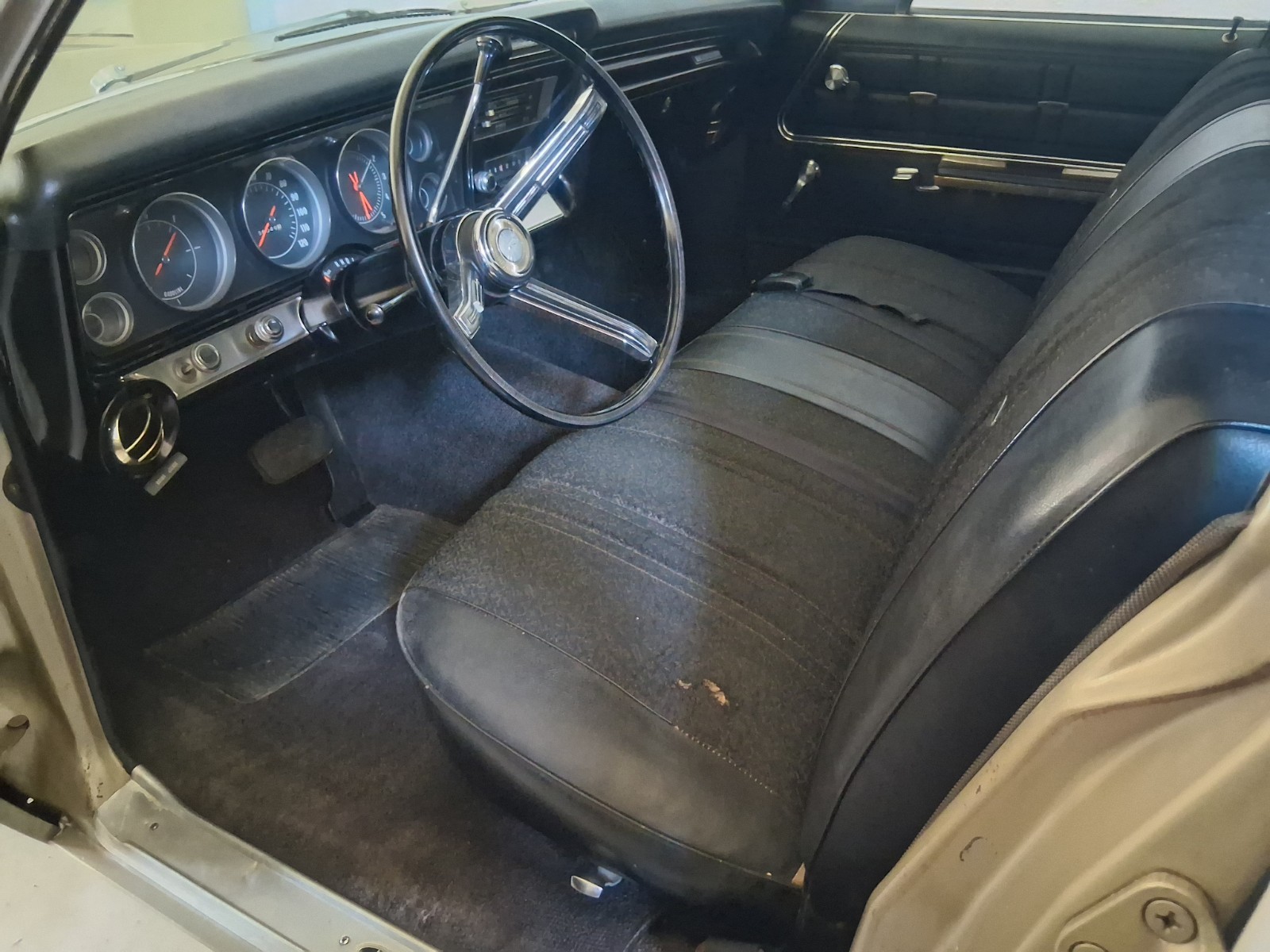Chevrolet-Impala-1967-Sedan-15