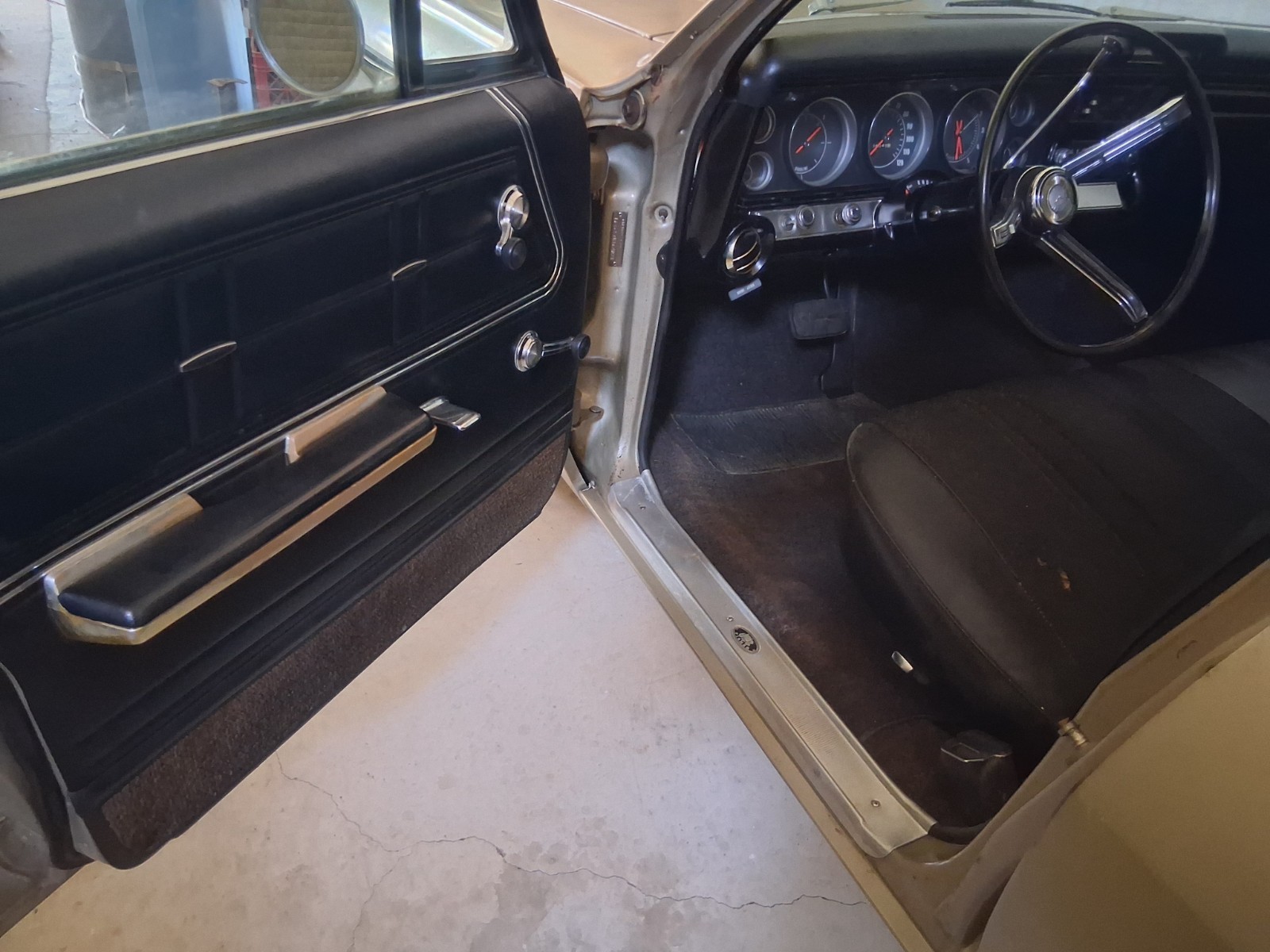 Chevrolet-Impala-1967-Sedan-16
