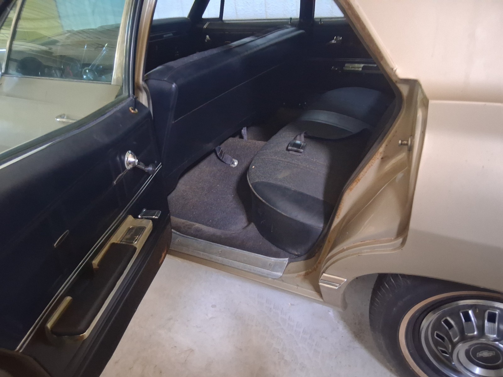 Chevrolet-Impala-1967-Sedan-22