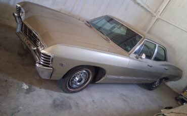 Chevrolet-Impala-1967-Sedan-25