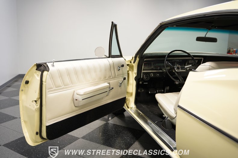 Chevrolet-Impala-1968-Butternut-Yellow-Parchment-46