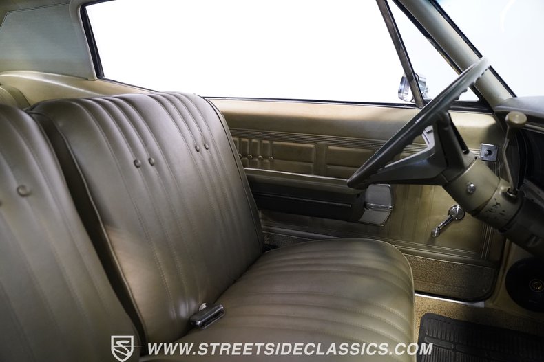 Chevrolet-Impala-1968-Gold-45