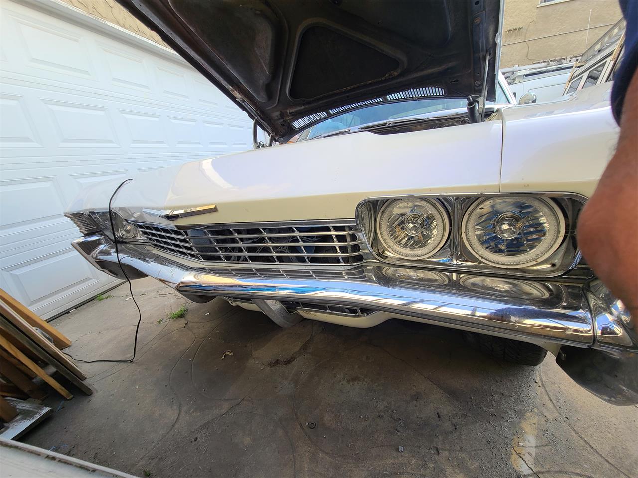 Chevrolet-Impala-1968-Pearl-White-Light-Blue-1