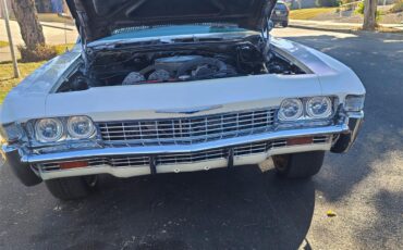 Chevrolet-Impala-1968-Pearl-White-Light-Blue-2