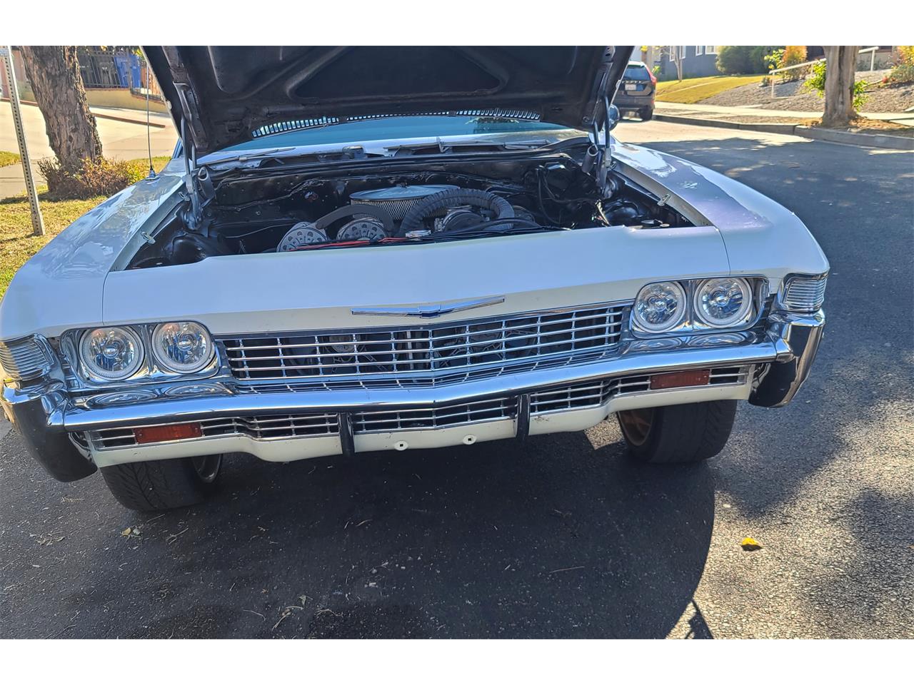 Chevrolet-Impala-1968-Pearl-White-Light-Blue-2