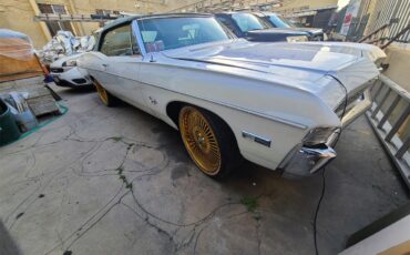 Chevrolet-Impala-1968-Pearl-White-Light-Blue-3