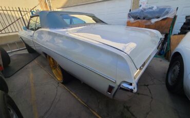 Chevrolet-Impala-1968-Pearl-White-Light-Blue