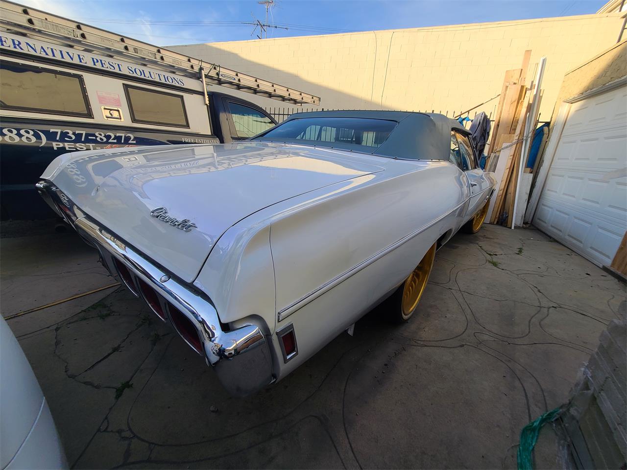 Chevrolet-Impala-1968-Pearl-White-Light-Blue-5