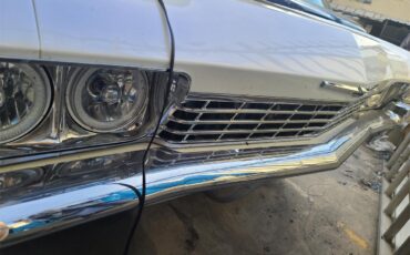 Chevrolet-Impala-1968-Pearl-White-Light-Blue-6