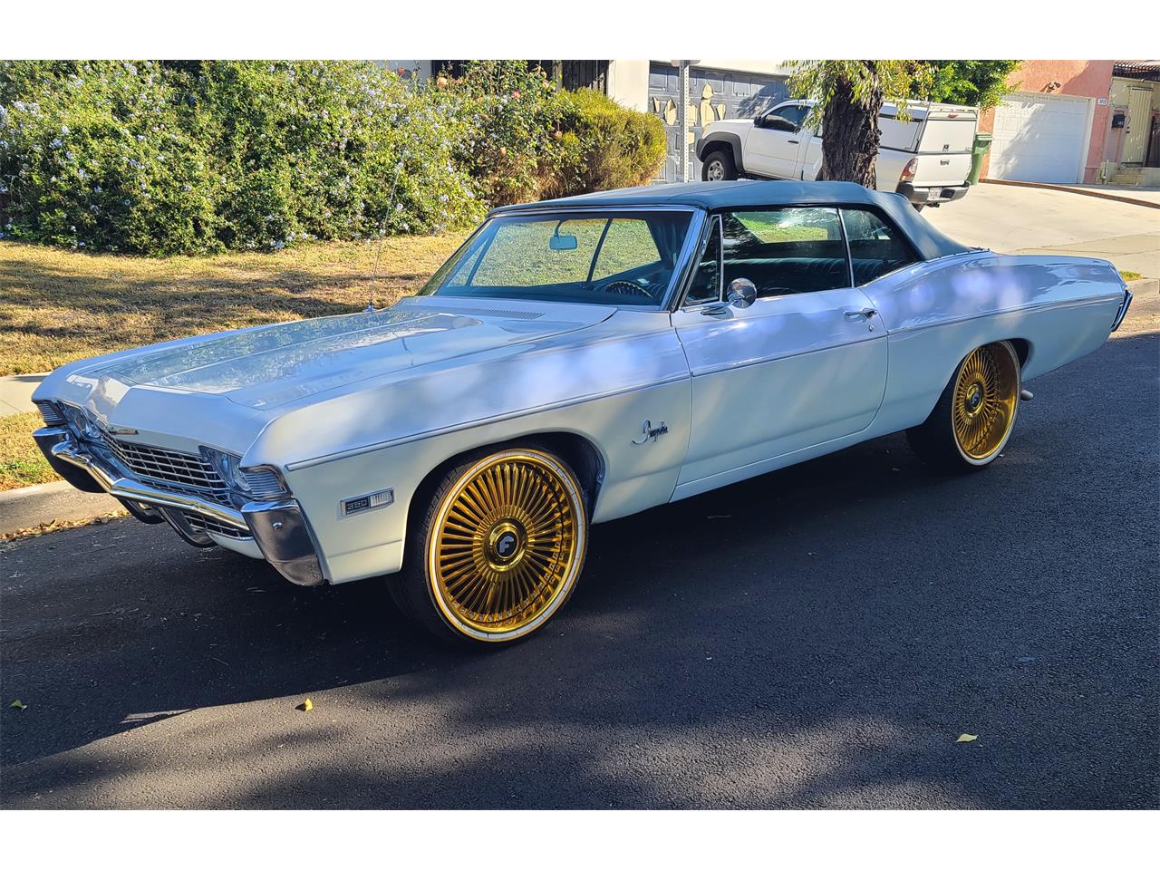 Chevrolet-Impala-1968-Pearl-White-Light-Blue-8