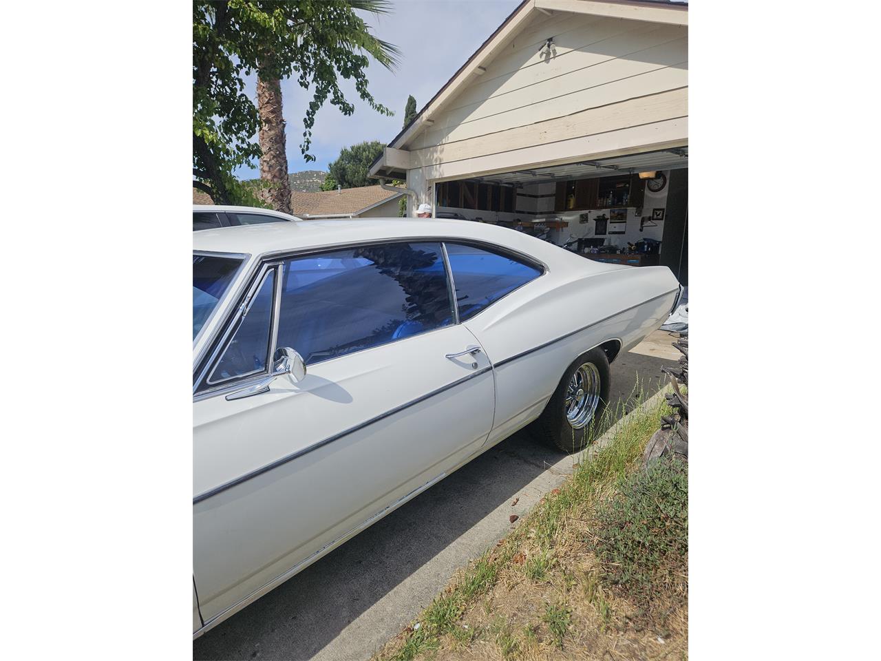 Chevrolet-Impala-1968-White-Blue-1