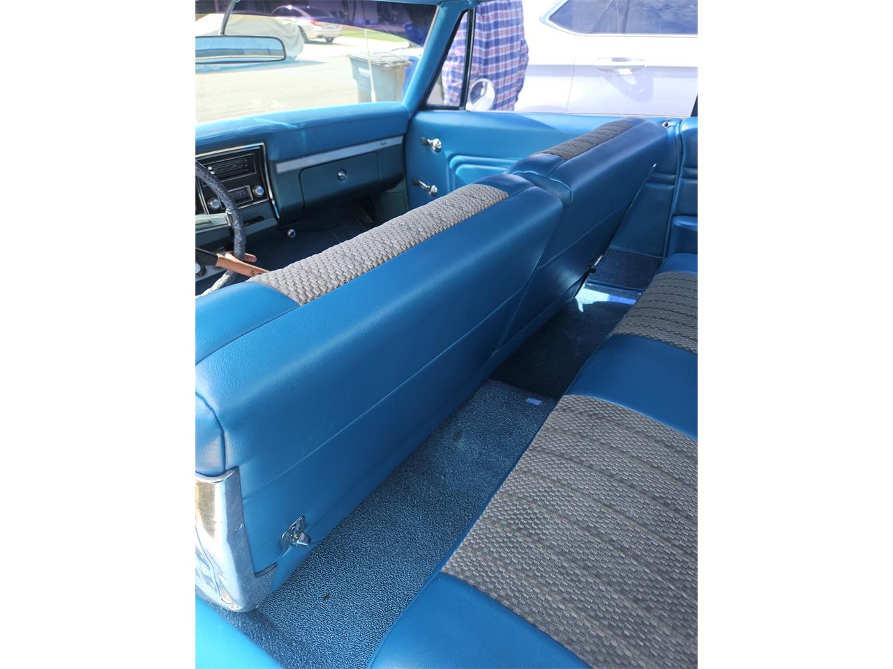 Chevrolet-Impala-1968-White-Blue-16