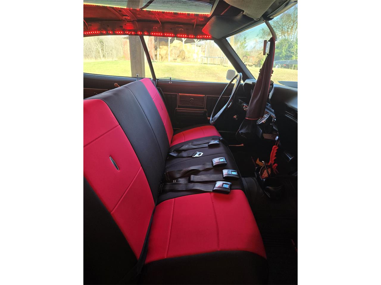 Chevrolet-Impala-1969-White-RedBlack-26