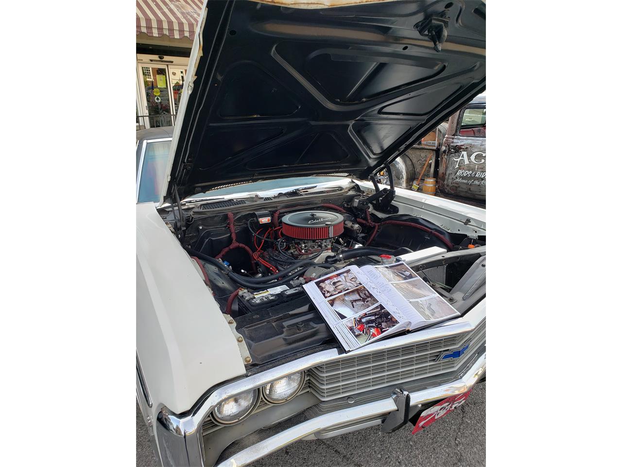 Chevrolet-Impala-1969-White-RedBlack-6