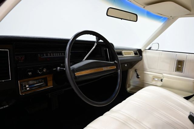 Chevrolet-Impala-1975-17
