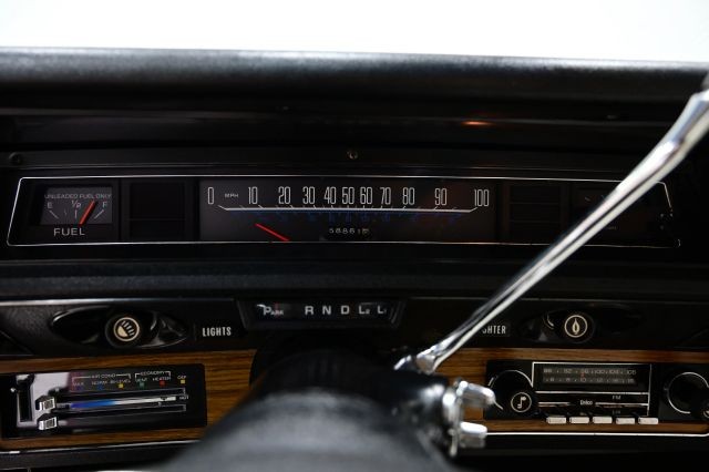 Chevrolet-Impala-1975-22