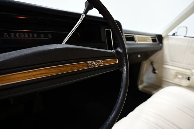 Chevrolet-Impala-1975-23