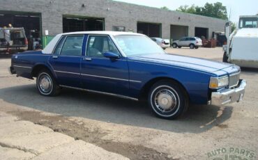 Chevrolet-Impala-1985-Sedan-1
