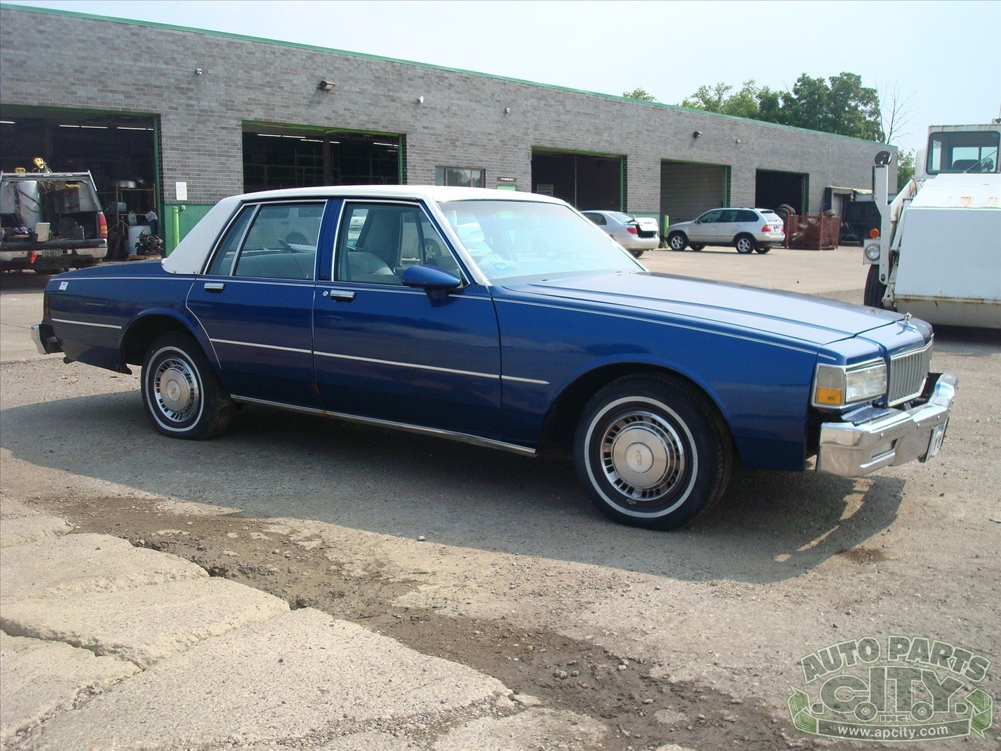 Chevrolet-Impala-1985-Sedan-1