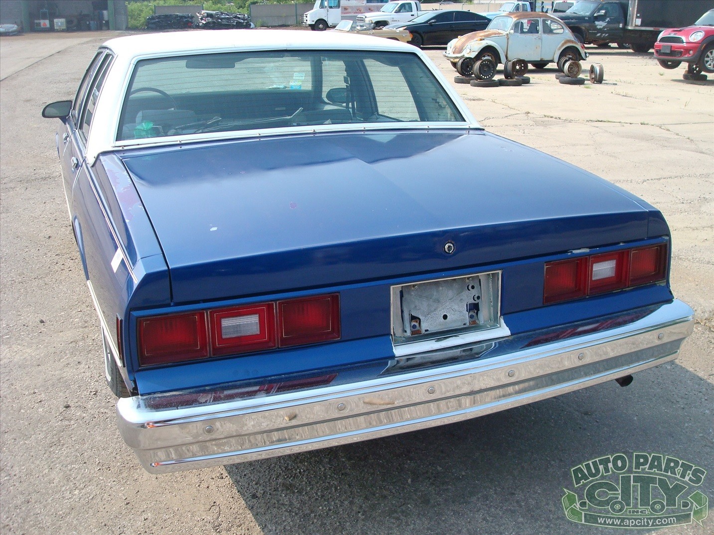 Chevrolet-Impala-1985-Sedan-15