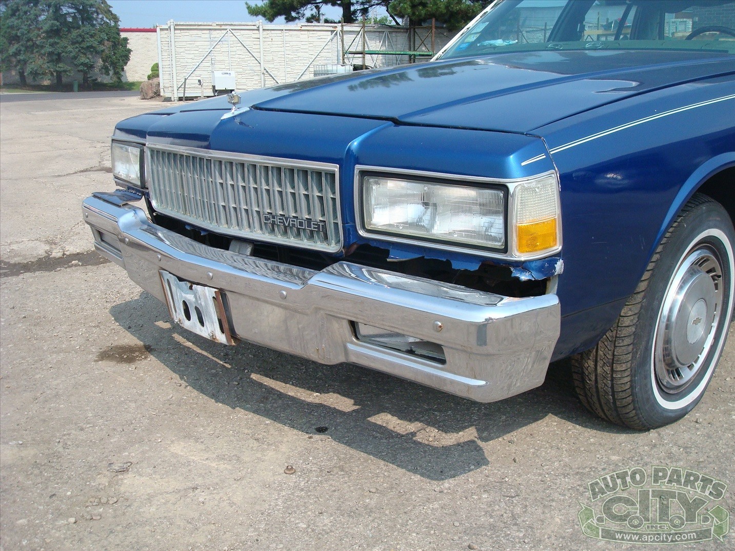 Chevrolet-Impala-1985-Sedan-16