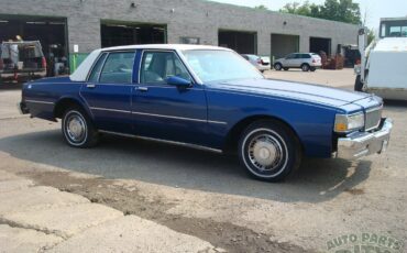 Chevrolet-Impala-1985-Sedan-18