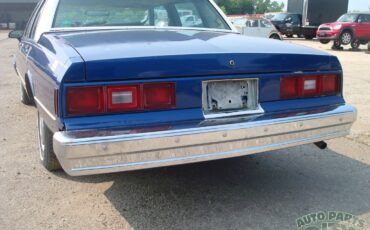 Chevrolet-Impala-1985-Sedan-2
