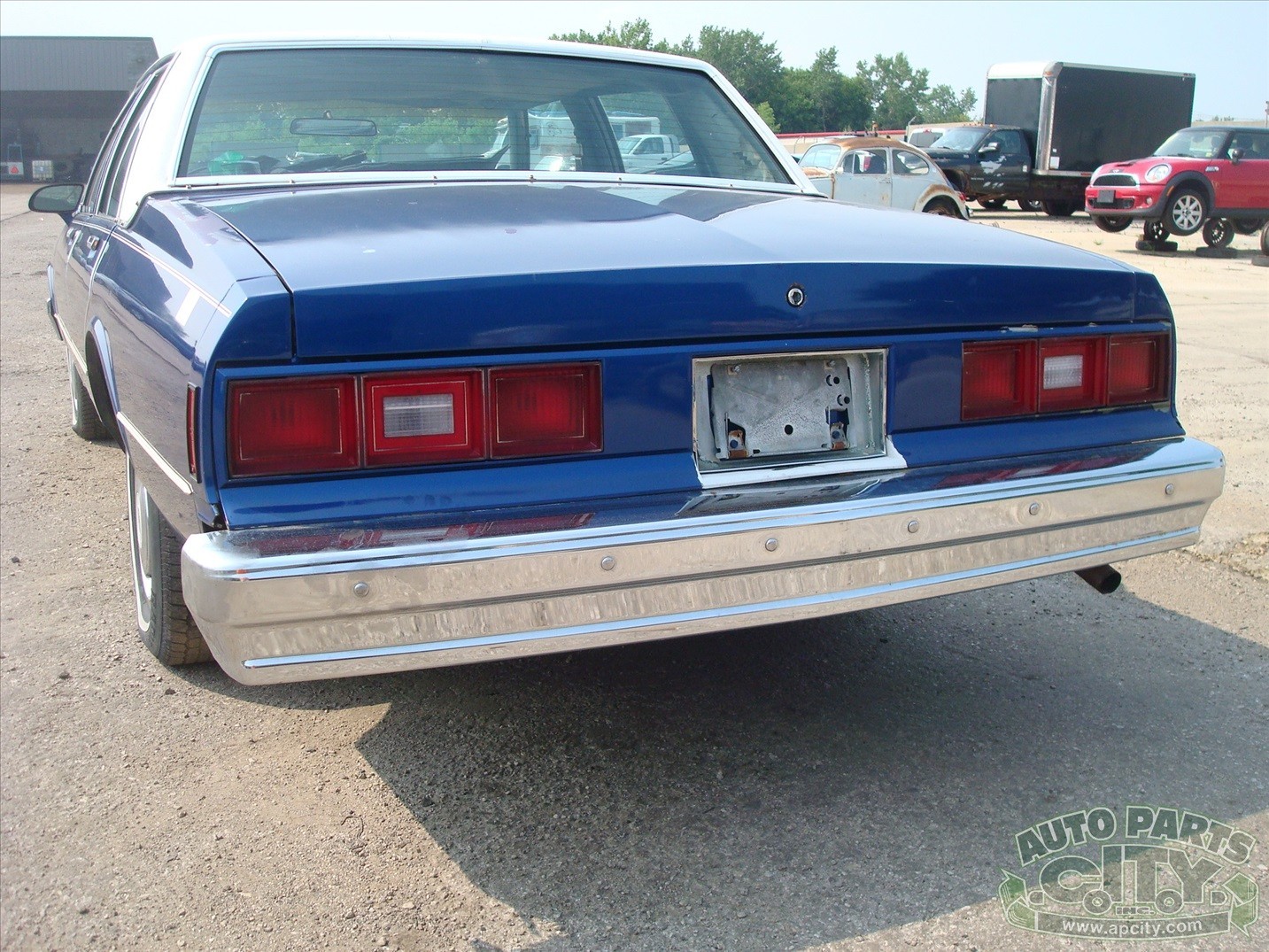 Chevrolet-Impala-1985-Sedan-2