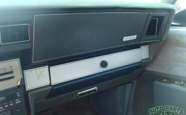 Chevrolet-Impala-1985-Sedan-25