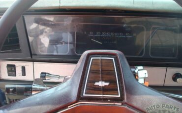 Chevrolet-Impala-1985-Sedan-26