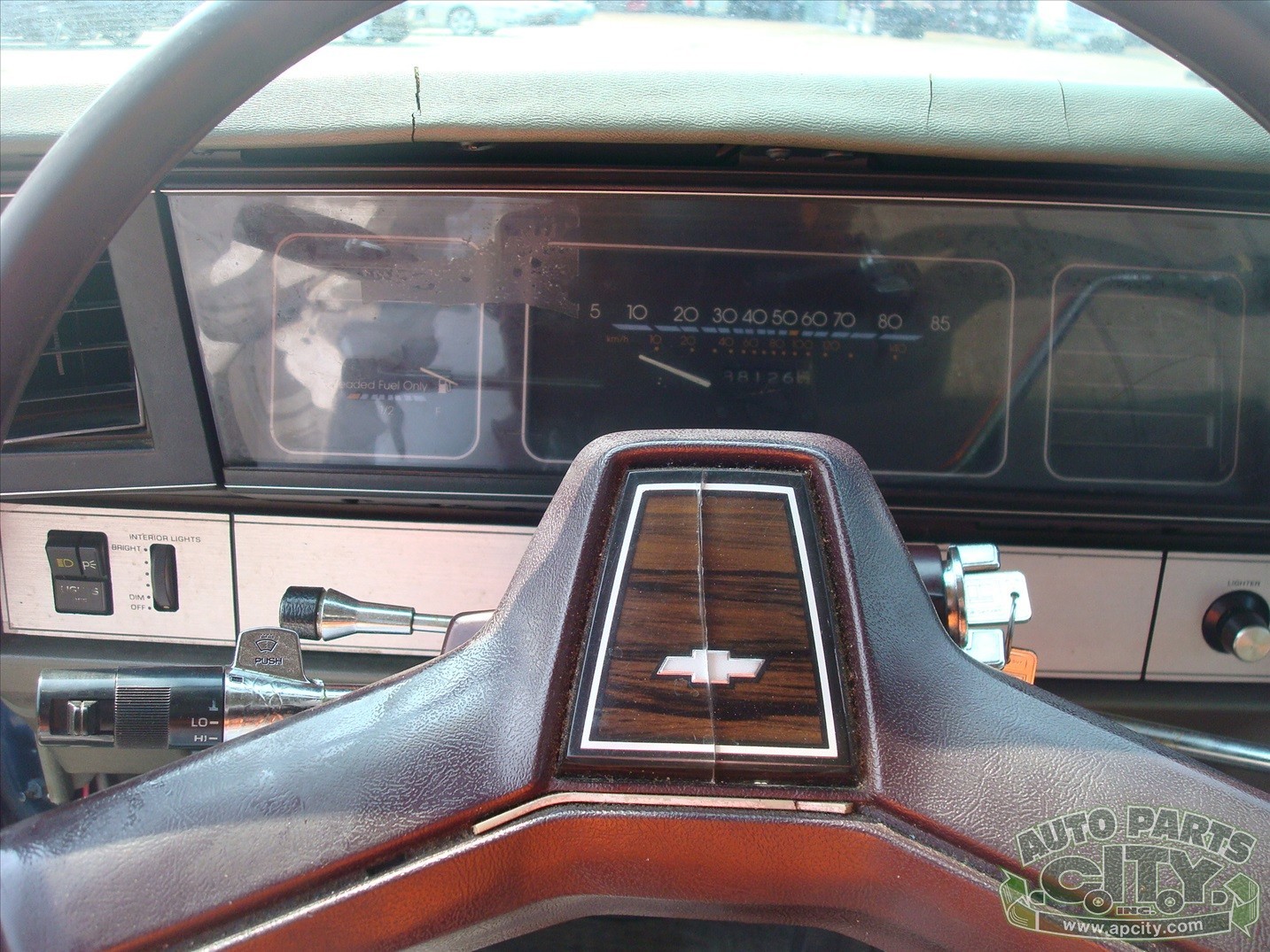 Chevrolet-Impala-1985-Sedan-26