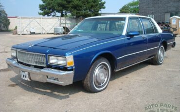 Chevrolet-Impala-1985-Sedan-3
