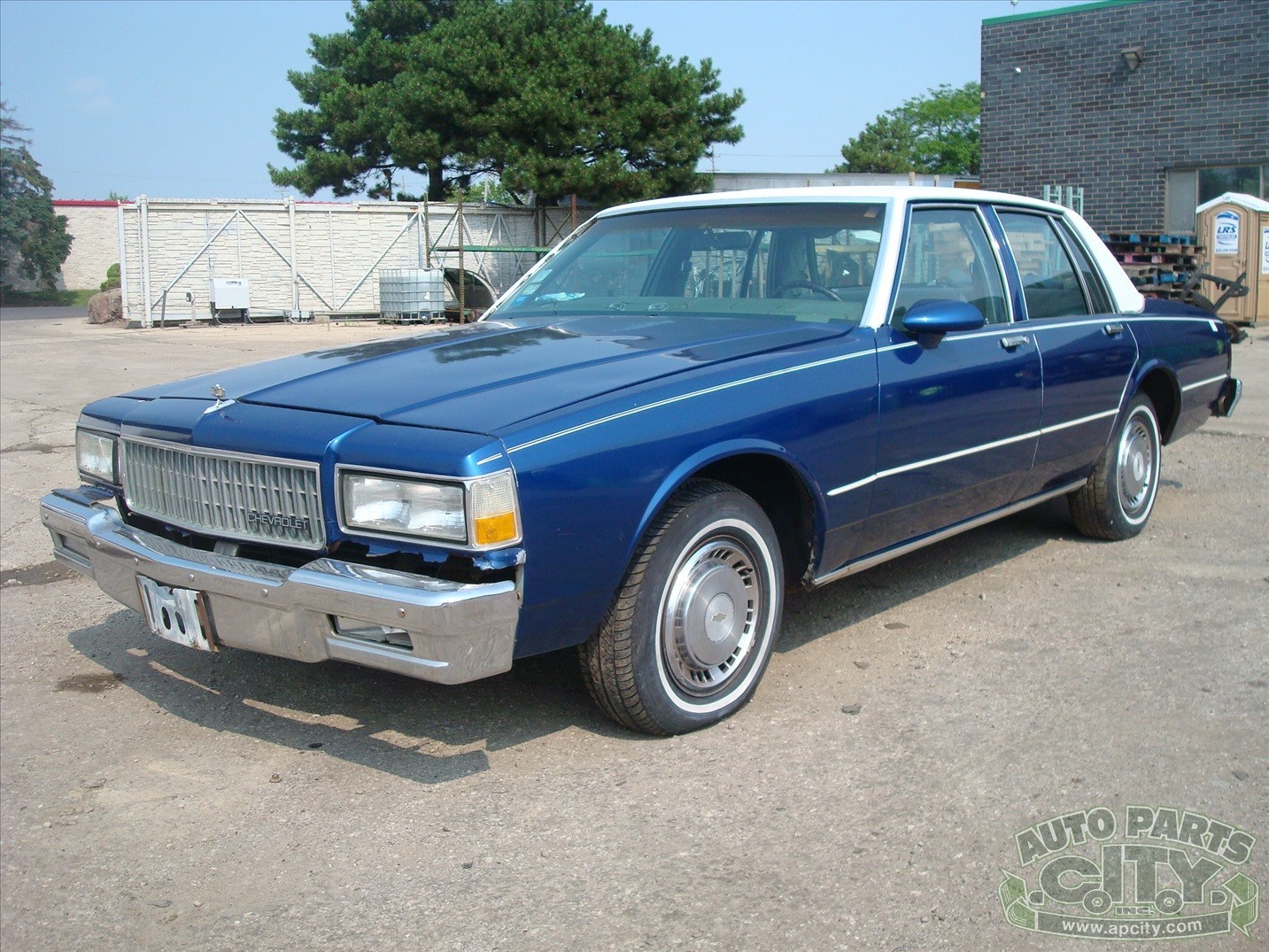 Chevrolet-Impala-1985-Sedan-3