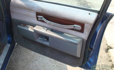 Chevrolet-Impala-1985-Sedan-30