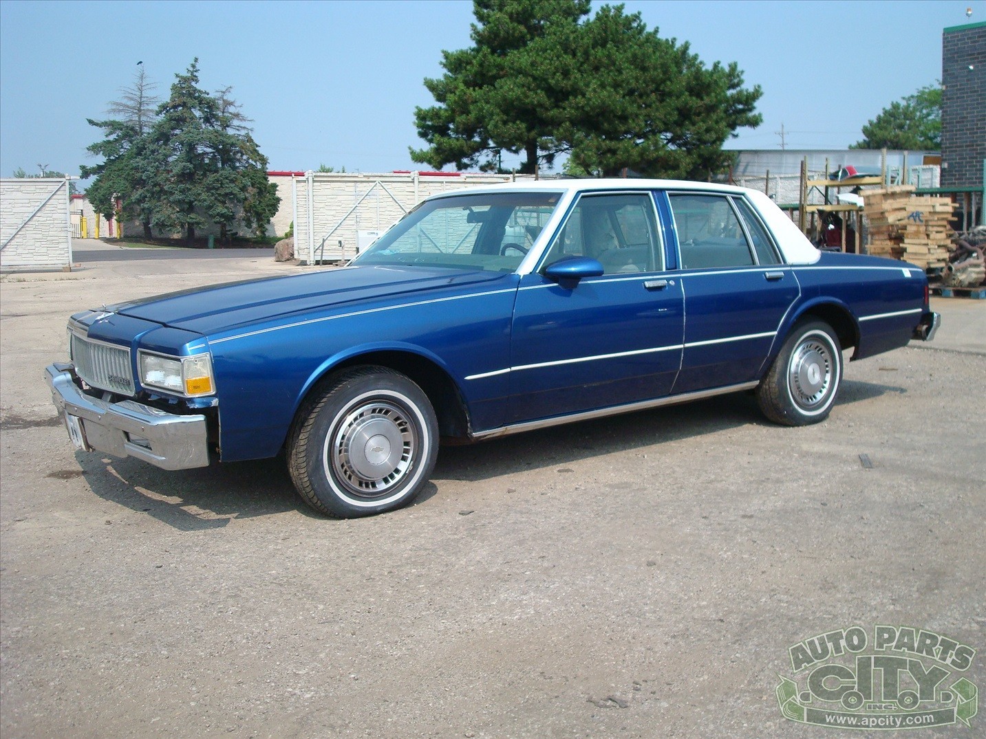 Chevrolet-Impala-1985-Sedan-31