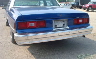 Chevrolet-Impala-1985-Sedan-34
