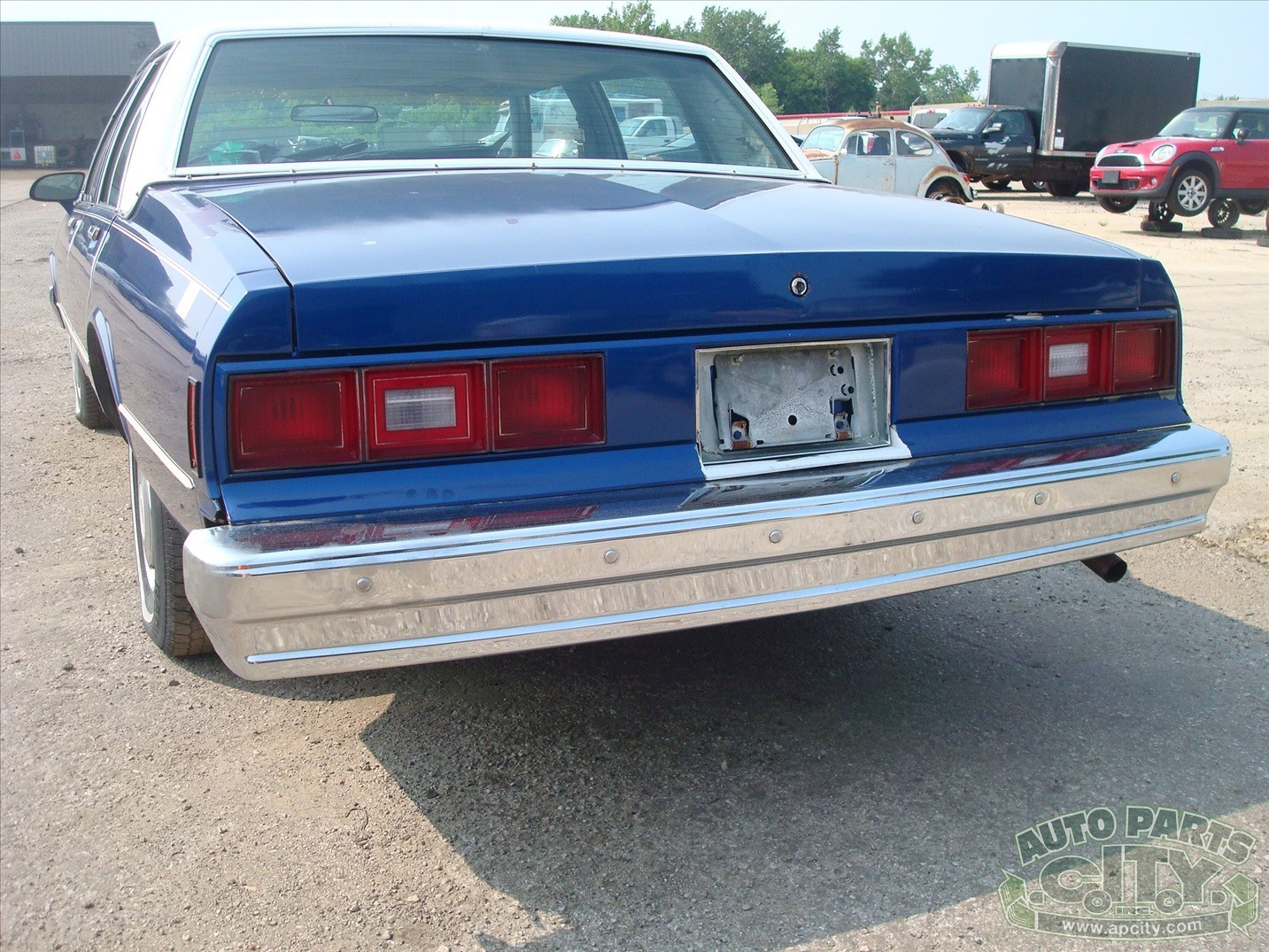 Chevrolet-Impala-1985-Sedan-34