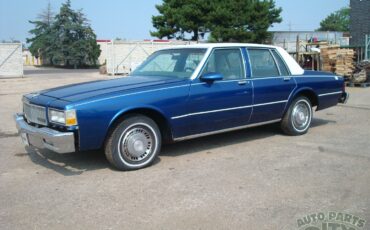 Chevrolet-Impala-1985-Sedan