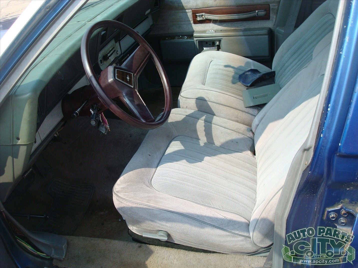 Chevrolet-Impala-1985-Sedan-4