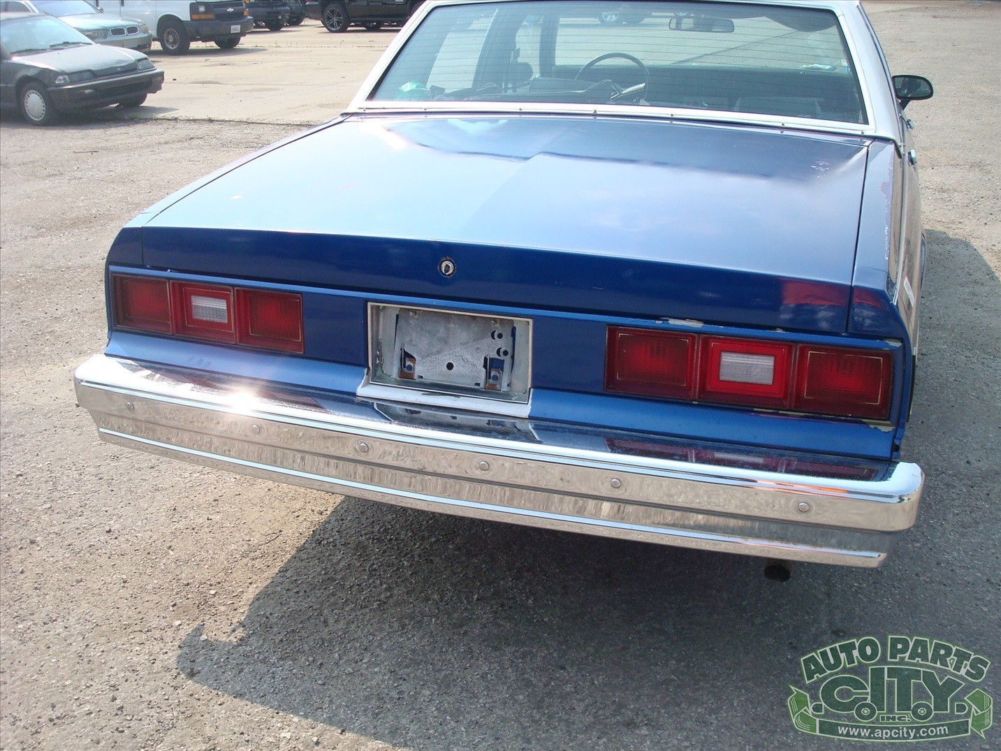 Chevrolet-Impala-1985-Sedan-6