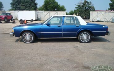 Chevrolet-Impala-1985-Sedan-7