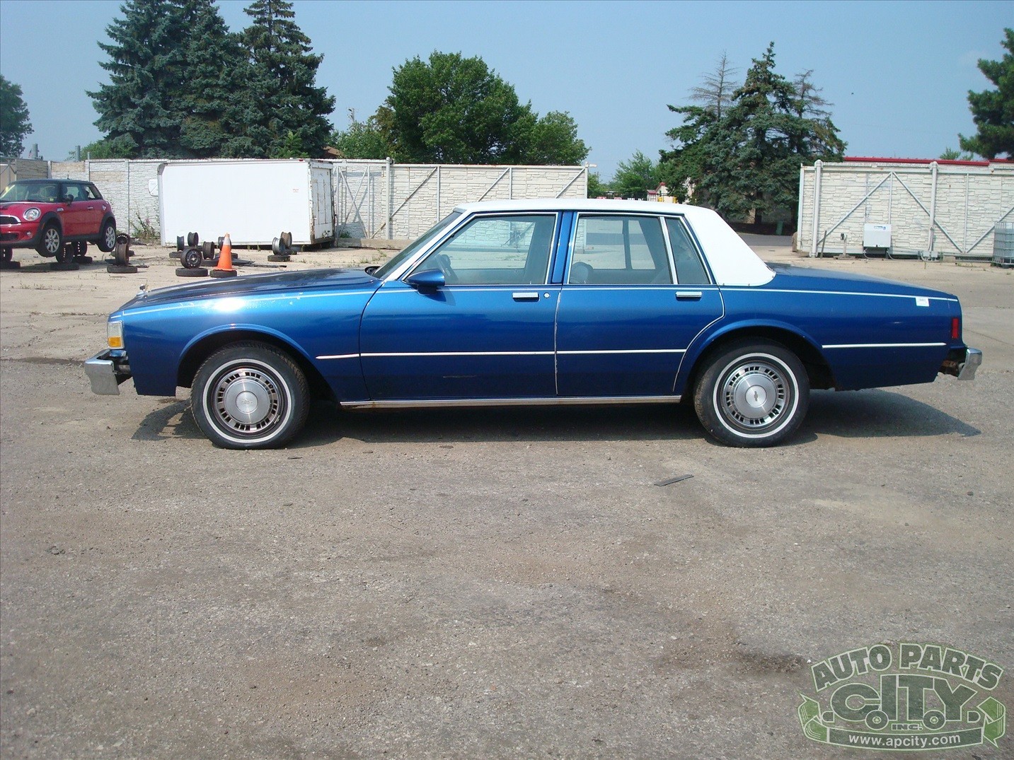 Chevrolet-Impala-1985-Sedan-7
