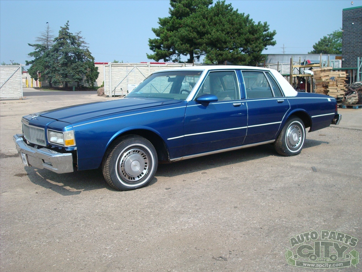 Chevrolet-Impala-1985-Sedan