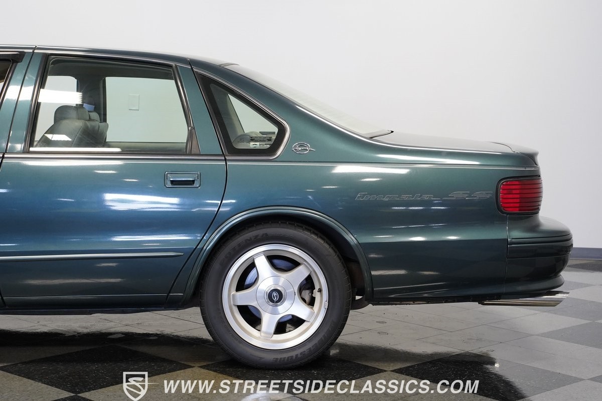 Chevrolet-Impala-1995-Sedan-24