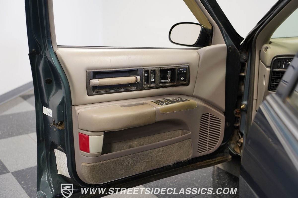 Chevrolet-Impala-1995-Sedan-37